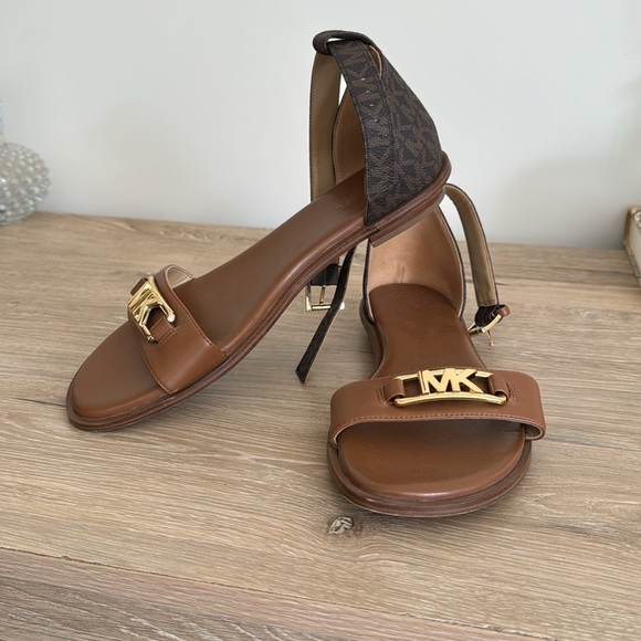Michael Kors Sandal with strap - Picture 3 of 4